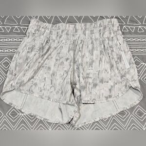 Lululemon Tracker Shorts Midrise Size 6
